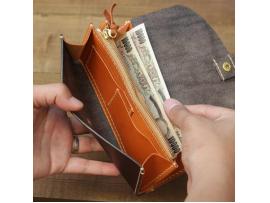 手仕事の暖かみを感じるハンドメイドの長財布