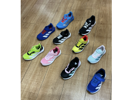 ADIDASキッズ用ランニングシューズ！！！
