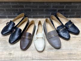 ☆★お仕事にもカジュアルにも対応！定番のやわらかローファー★☆