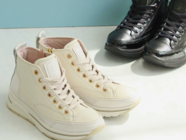 【12日㈰まで限定！】Bussolaスニーカー30％OFF