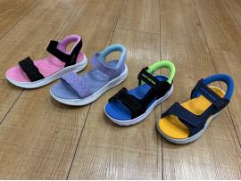 ★SKECHERSから新作シューズご紹介★