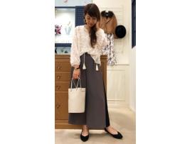 ラトカーレ*立体感ある新鮮ブラウス